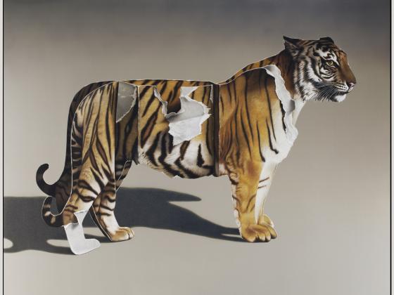 Zu sehen ist ein gemalter Tiger aus Papier