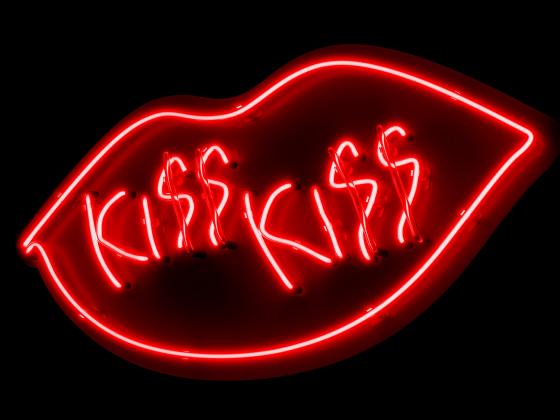 Kiss Kiss. Kill Kill