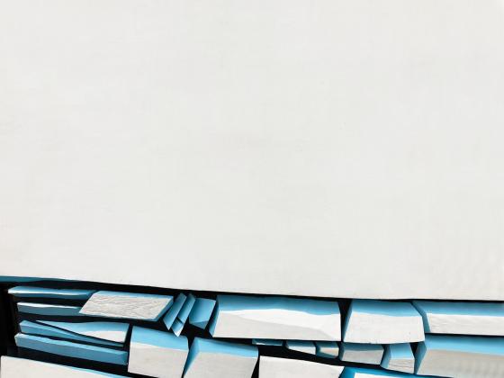 Gletscherspalte, lackiertes Holz, 1976. Foto: Privatarchiv Familie Korflür