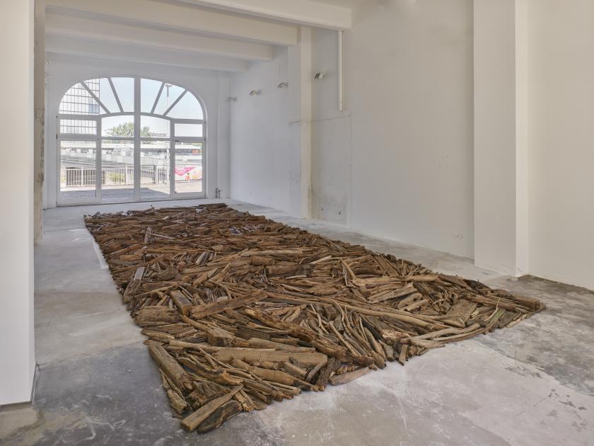 Richard Long, Rhine Driftwood Line, Ausstellungsansicht KAI 10 | ARTHENA FOUNDATION