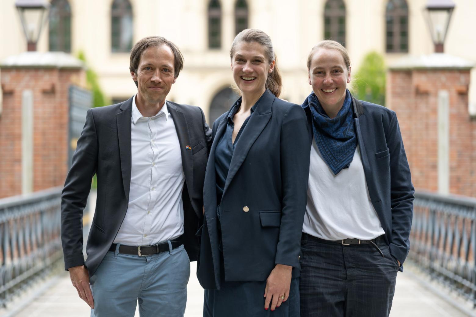 Willem Julius Müller, Ina Grätz und Silke Oldenburg (l-r), Vorstand der Ostfriesland Biennale