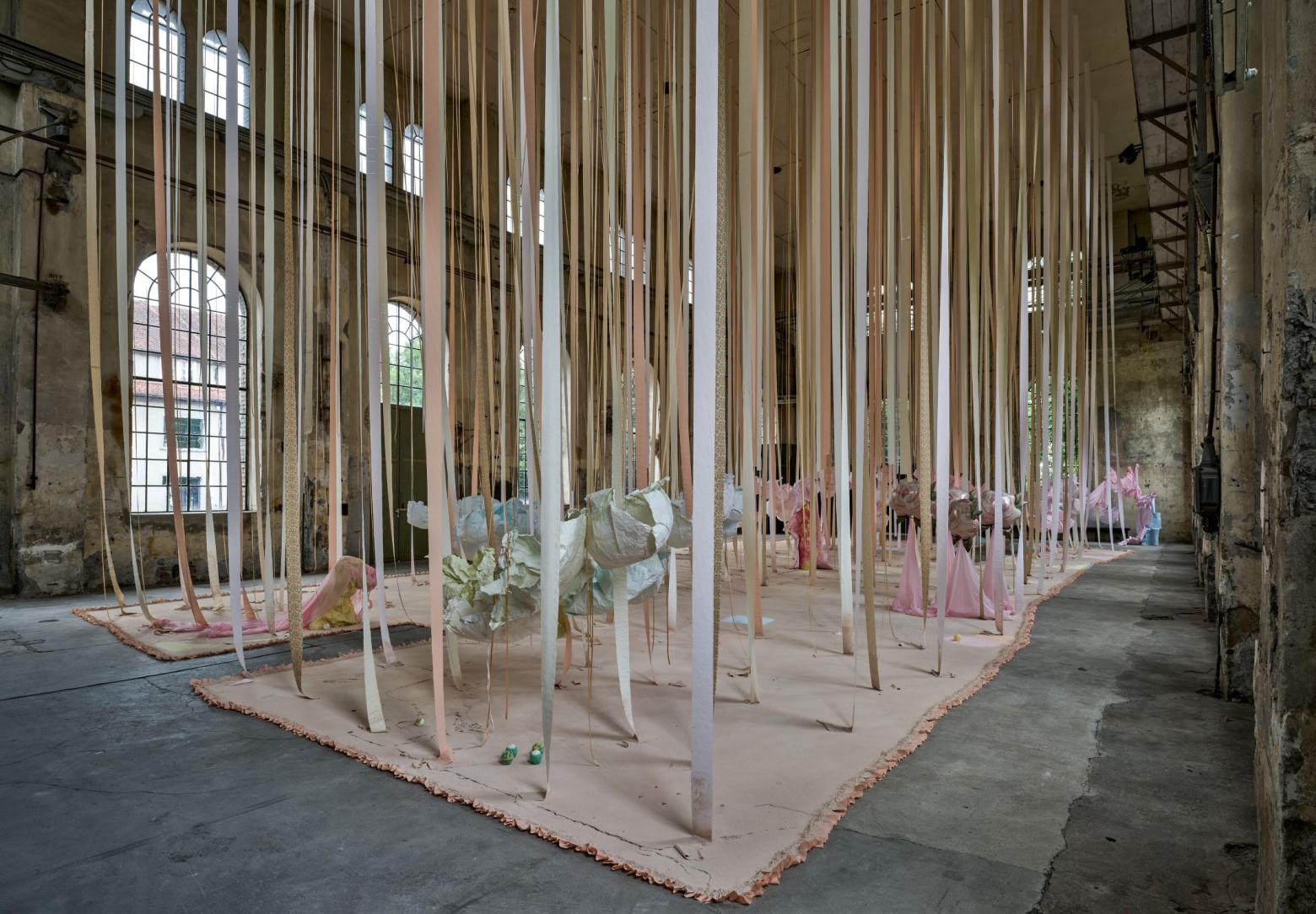 Karla Black "Safety As A Stance", 2025, Ausstellungsansicht "Karla Black", Kunstraum Dornbirn, 2025