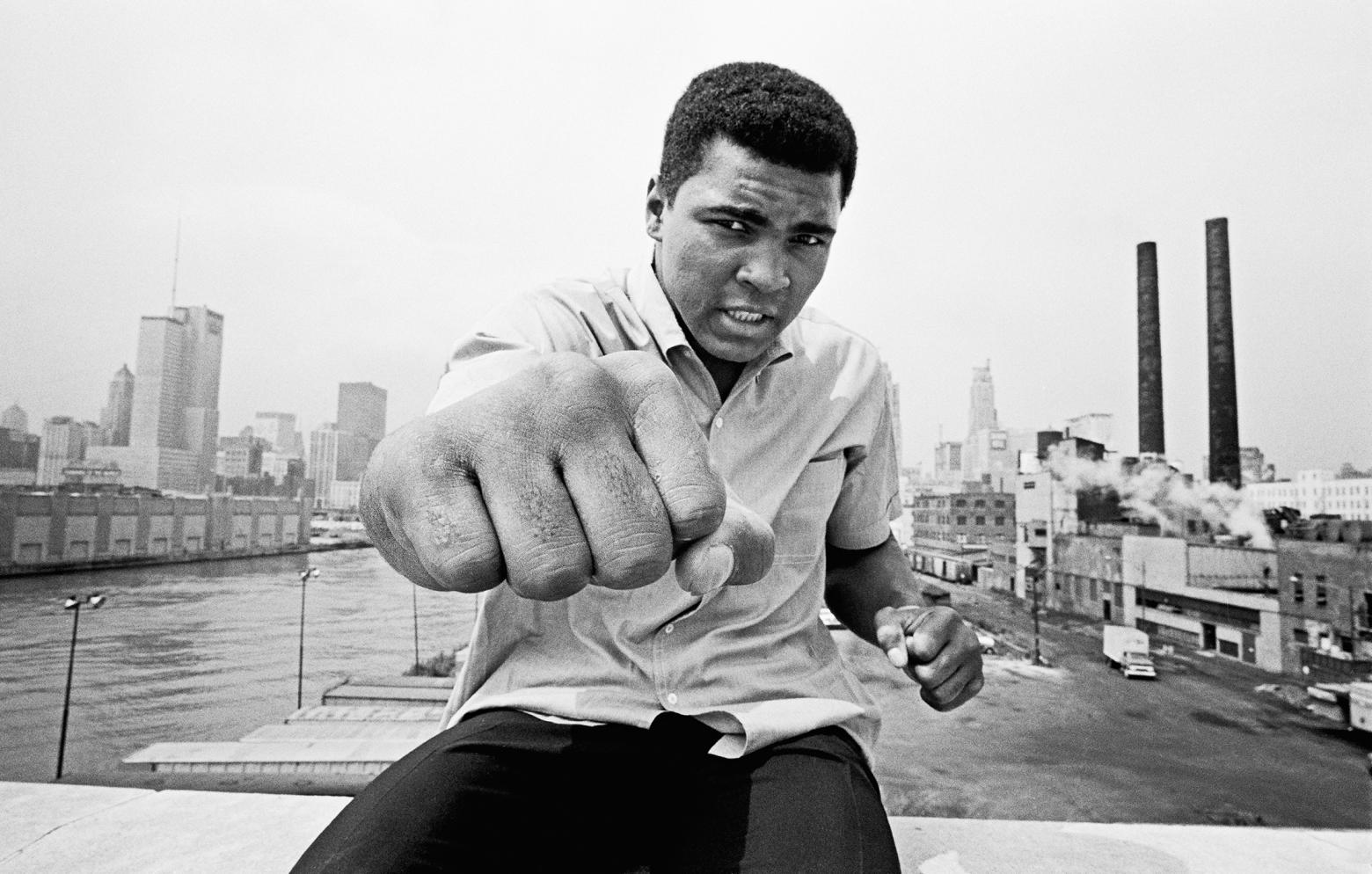Thomas Hoepker "Ali Right Fist Skyline, Chicago", 1966