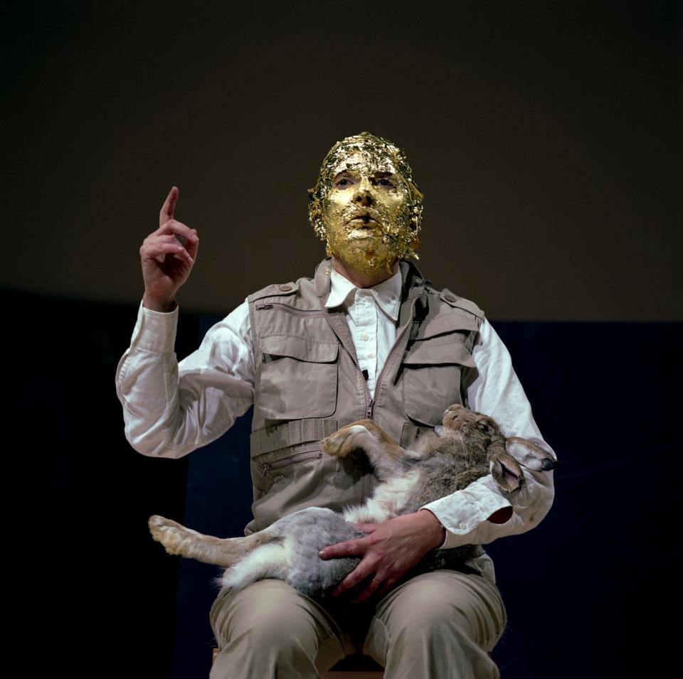 Marina Abramović "7 Easy Pieces, Performing Joseph Beuys, How to Explain Pictures to a Dead Hare (1965)", 