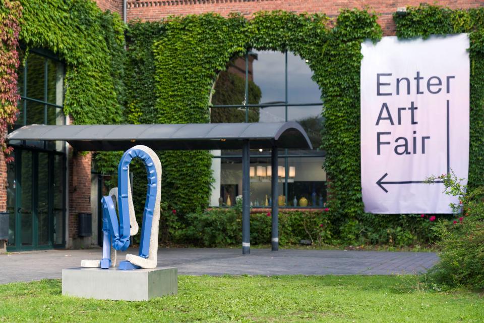 Plastik am Eingang der Enter Art Fair 2023 