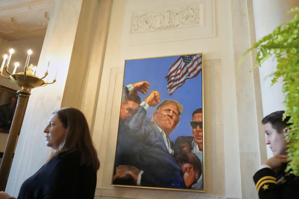 Kunst nach Trumps Geschmack: Porträt des US-Präsidenten in der Cross Hall im Weißen Haus