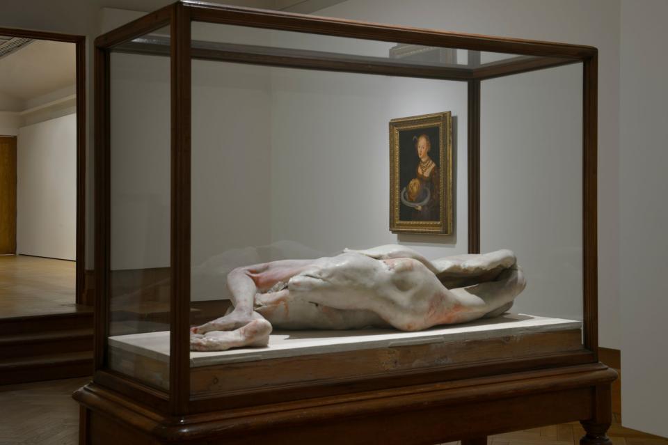 Ausstellungsansicht "Berlinde De Bruyckere. Khorós", Brüssel, 2025