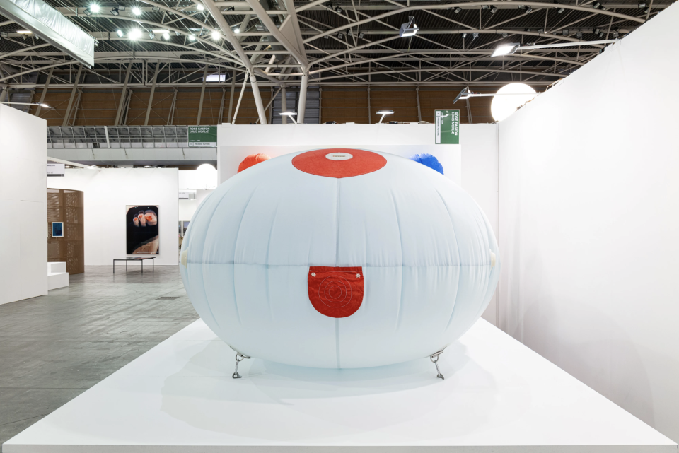 Installationsansicht Rose Easton, Artissima, Turin 2025