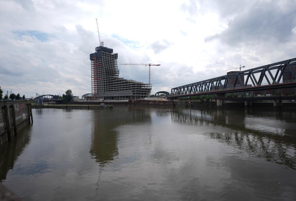 Die Bauruine Elbtower an den Elbbrücken