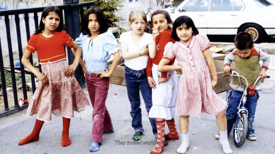 Pınar Öğrenci "Gurbet is a home now", Filmstill, 2020/21