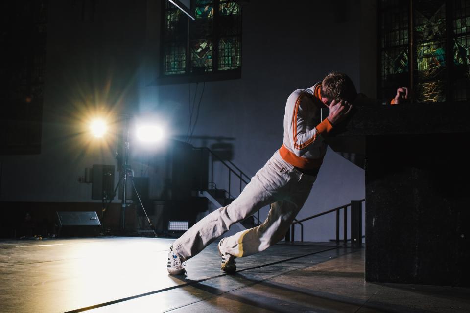 Adam Rusell-Jones "Release the Hounds", 2025, Tanzperformance