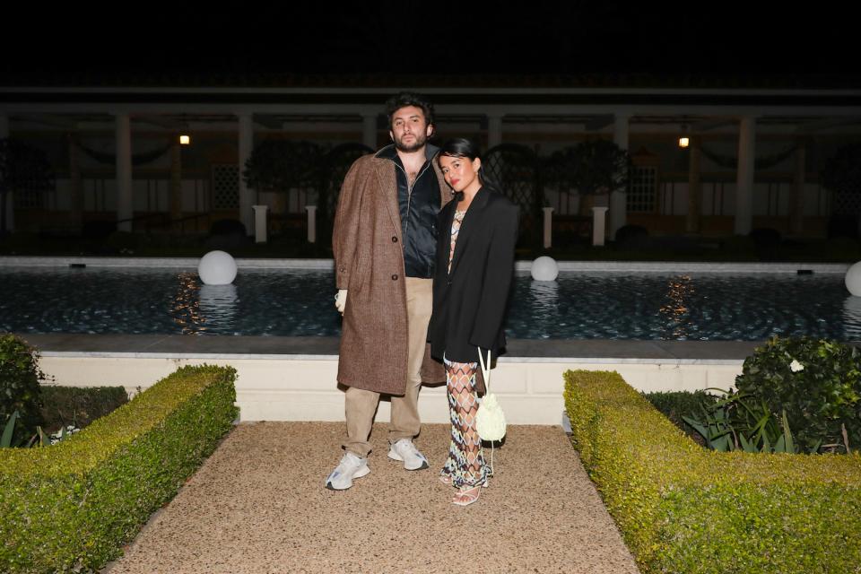 Künstler Ryder Ripps mit Begleitung Olivia Lopez 2022 bei einer Party in Los Angeles