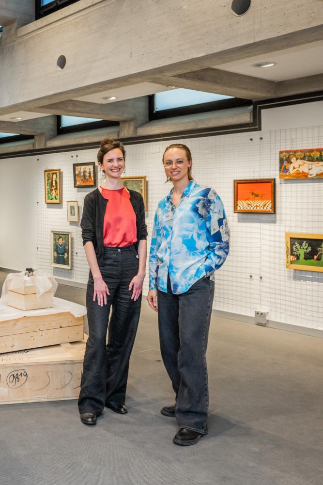 Die Kuratorinnen Lara Bader und Marlene Kurz