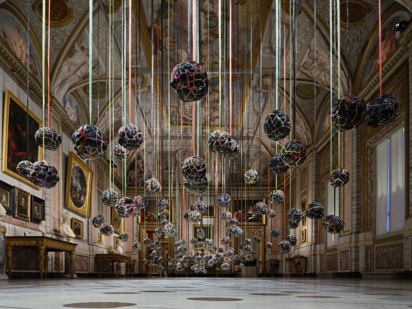 Wangechi Mutu "Suspended Playtime", 2012, Ausstellungsansicht "Black Soil Poems", Galleria Borghese, Rom, 2025 