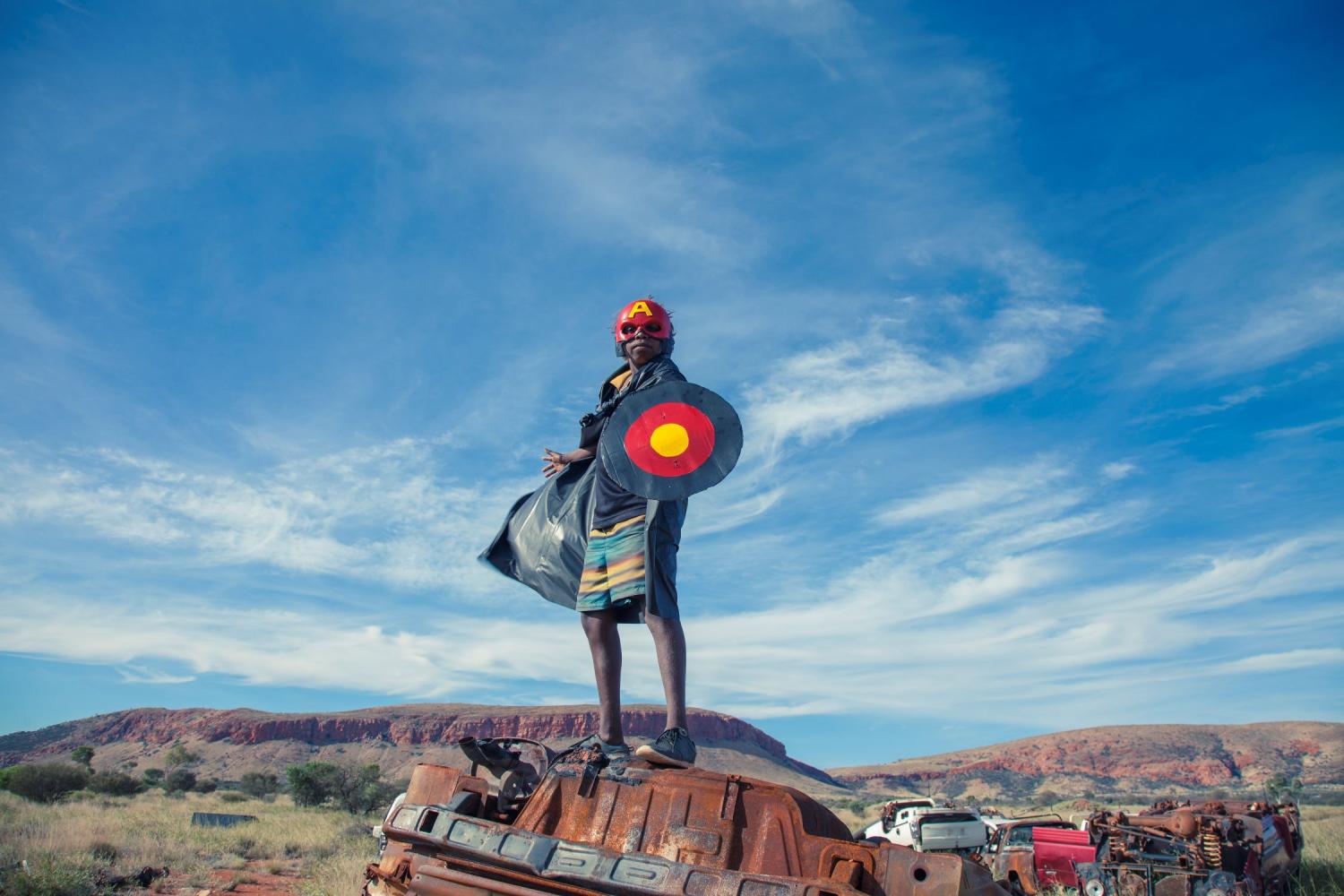 Tony Albert (Kuku Yalanji), David Charles Collins und Kirian Lawson "Warakurna Superheroes #1", Warakurna Superheroes series, 2017