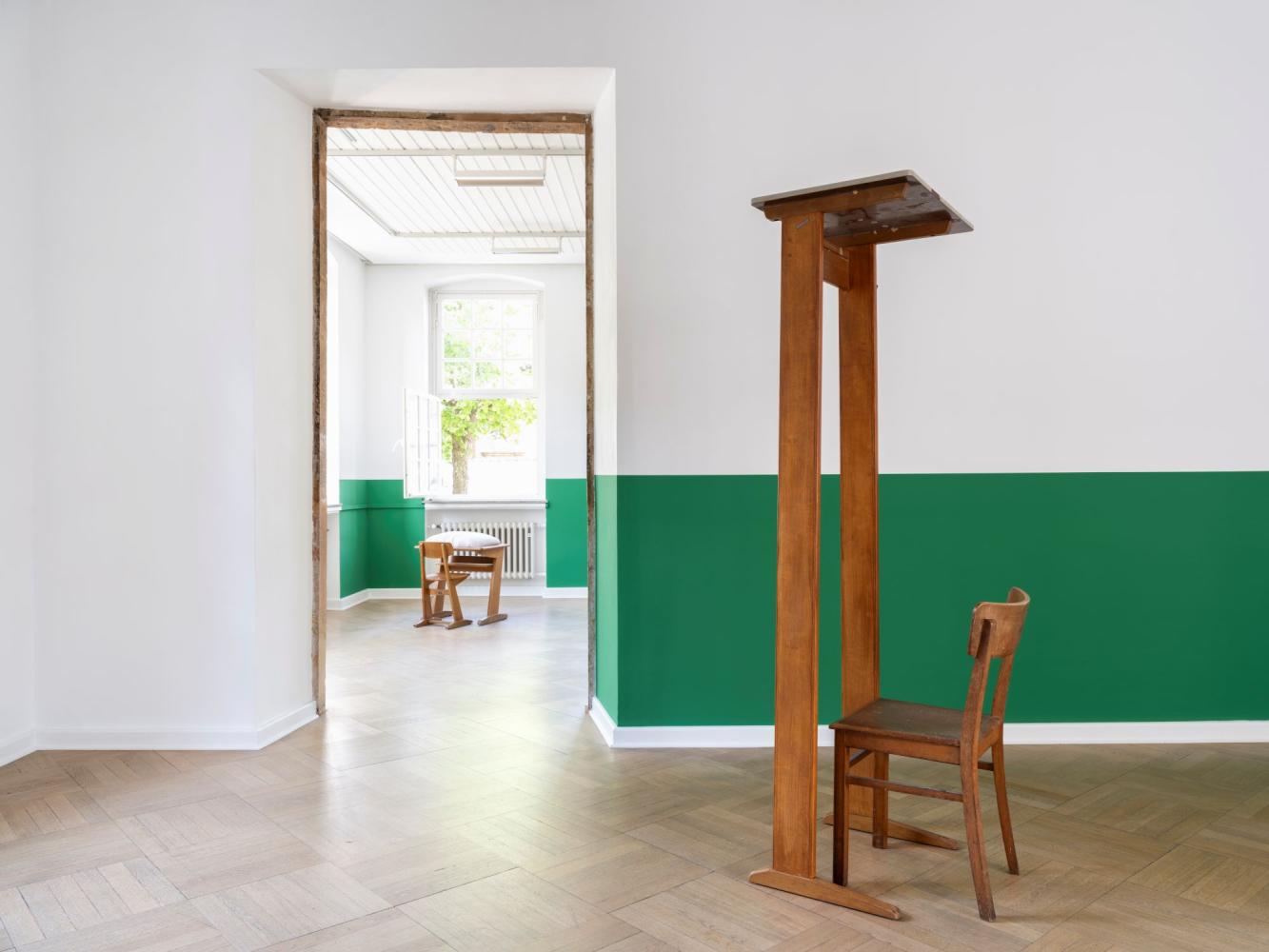 Andréa Hygino "Ensino Superior (Höhere Bildung / Higher Education)", 2022, Installationsansicht, Kunstverein Bielefeld, 2024