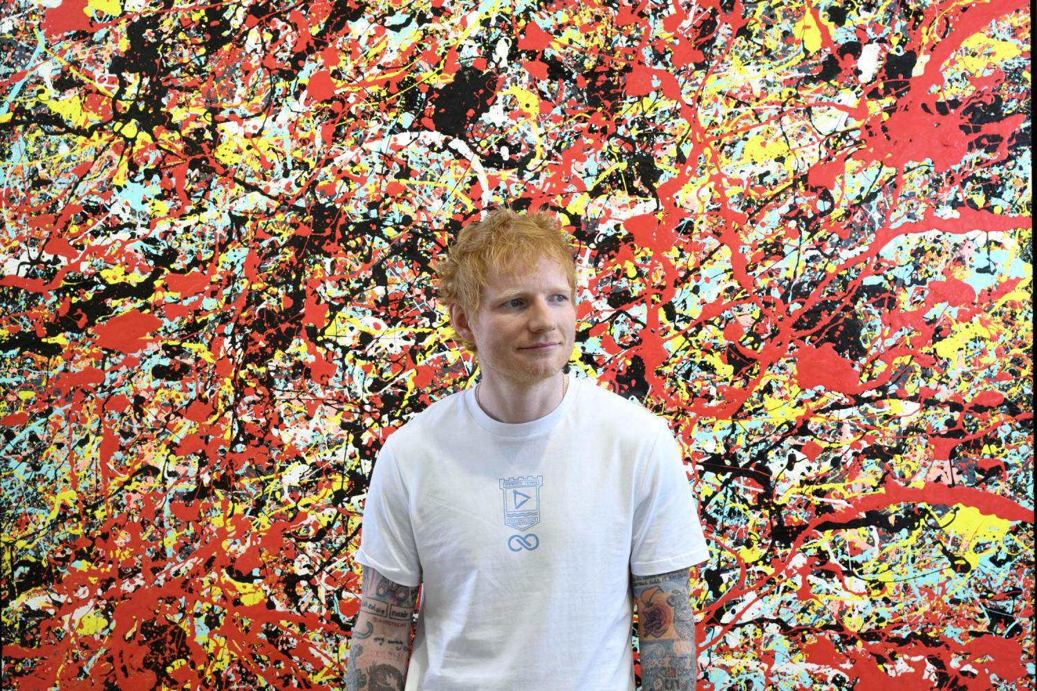 Ed Sheeran in der Ausstellung seiner "Cosmic Carpark Paintings", HENI Gallery, London, 2025