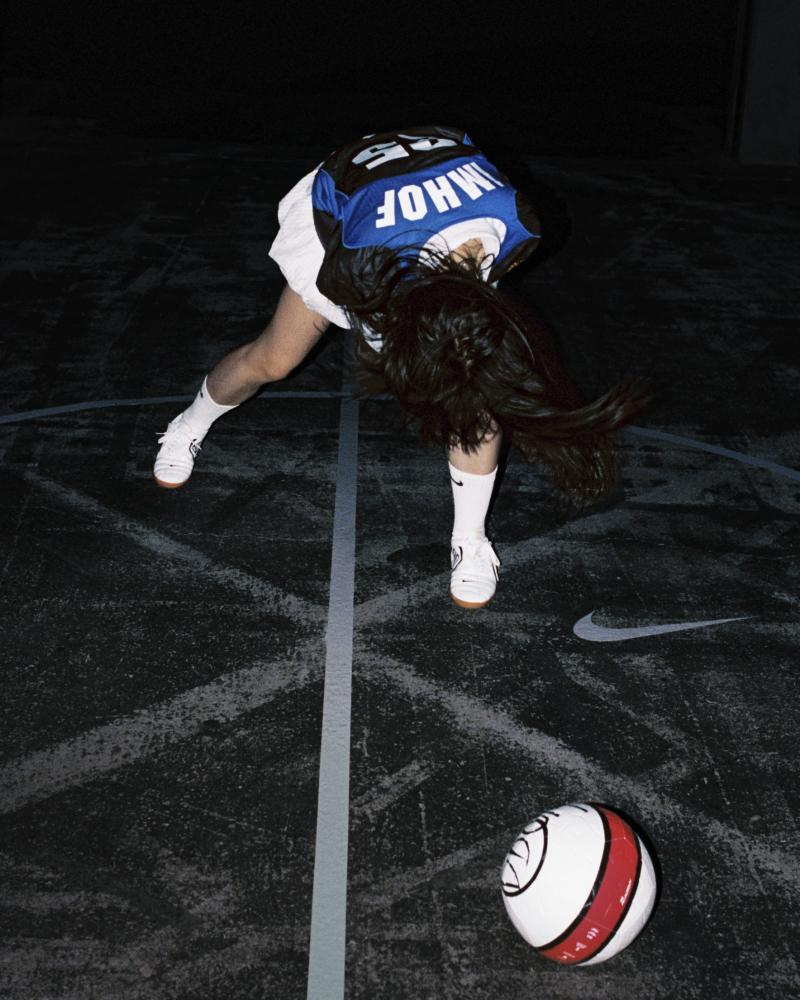 Lia Lia im Trikot von Anne Imhof