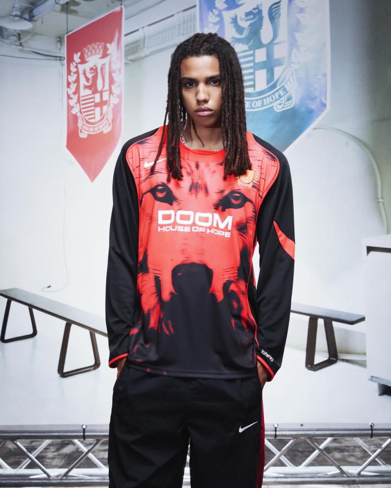 ATK44 im Trikot von Anne Imhof