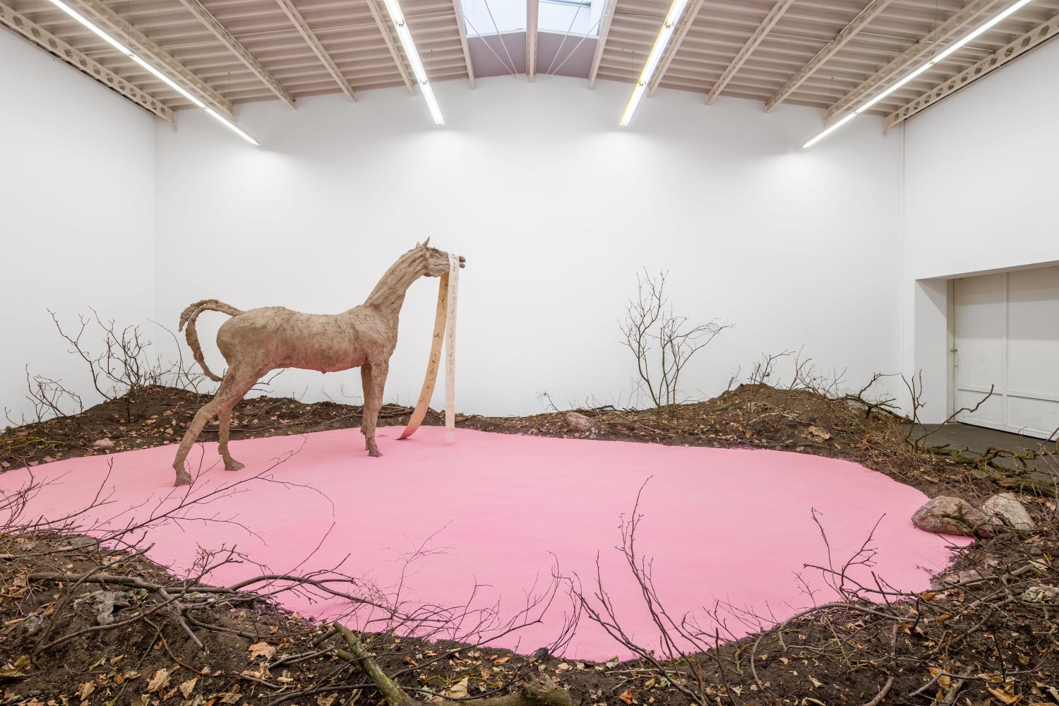 Ausstellungsansicht "Petrit Halilaj: An Opera Out of Time", Hamburger Bahnhof – Nationalgalerie der Gegenwart, 11. September 2025 bis 31. Mai 2026