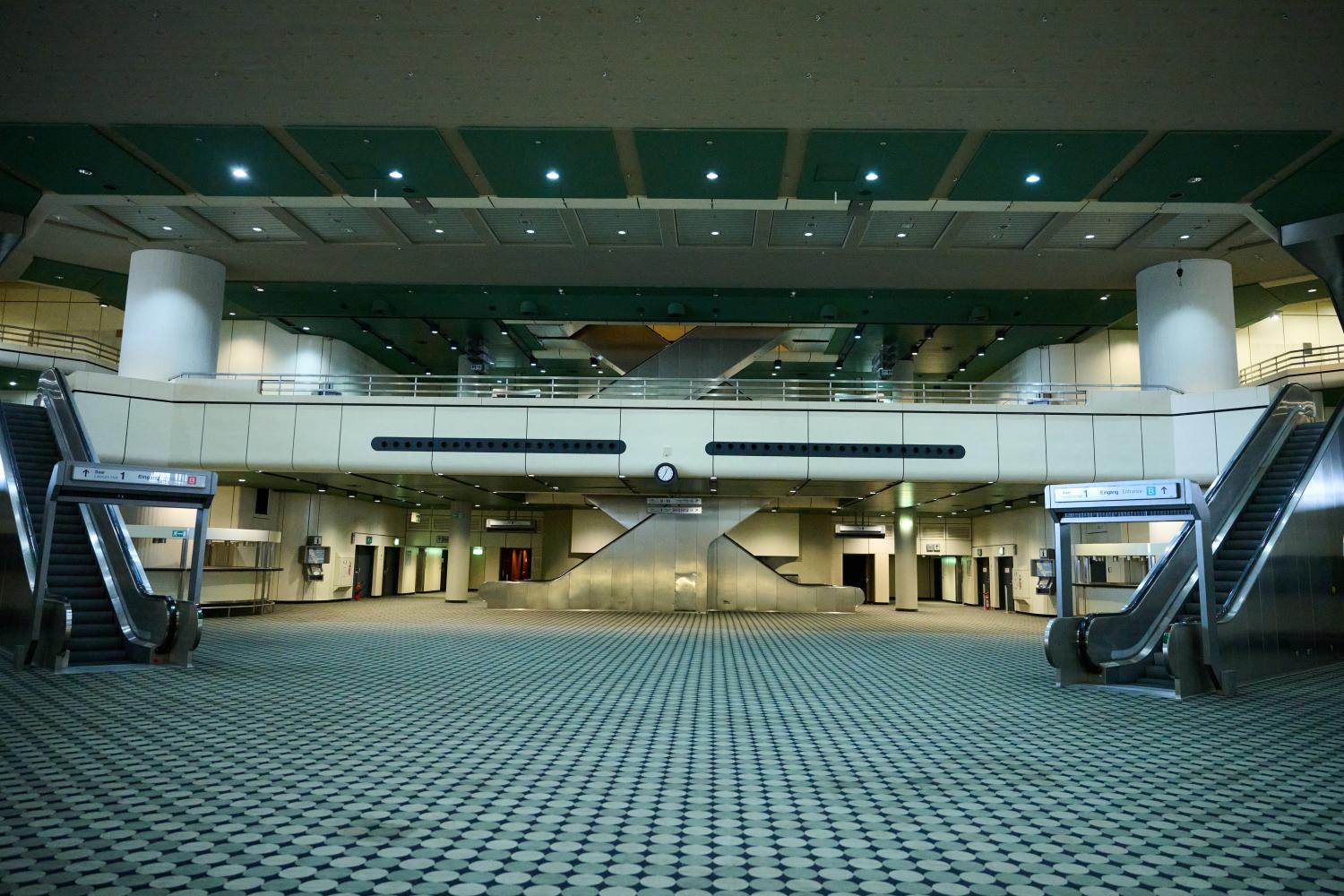 Das Gebäude ist der Star: Foyer des Berliner ICC