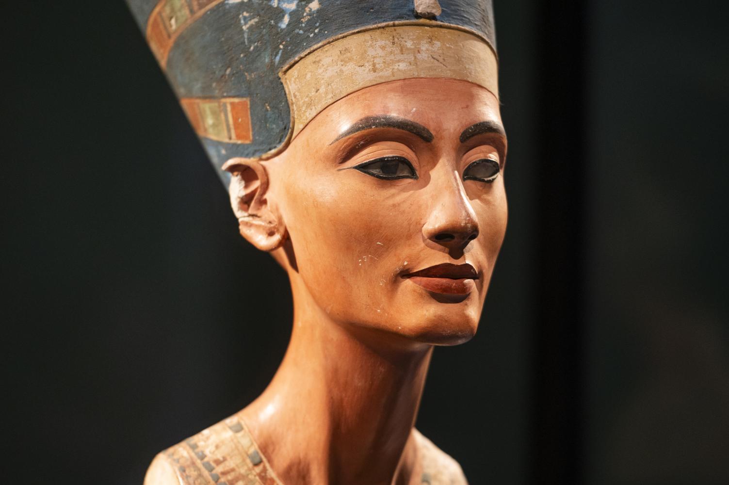 Vorbild für viele Beauty-OPs, die Büste der Nofretete im Neuen Museum in Berlin