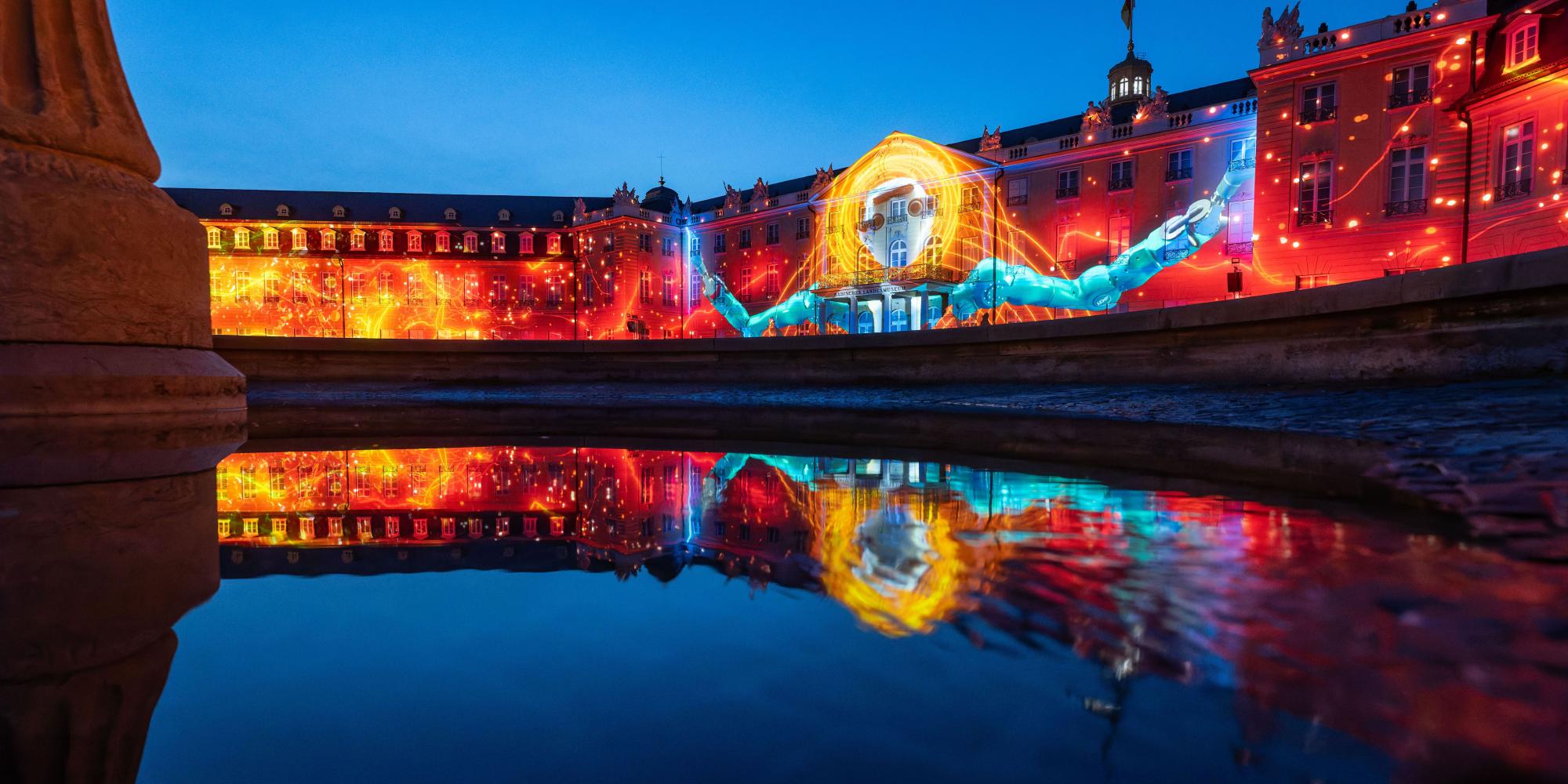 Die Projektion "Science for Impact (2025)" von Los Romeras bei den Schlosslichtspielen in Karlsruhe