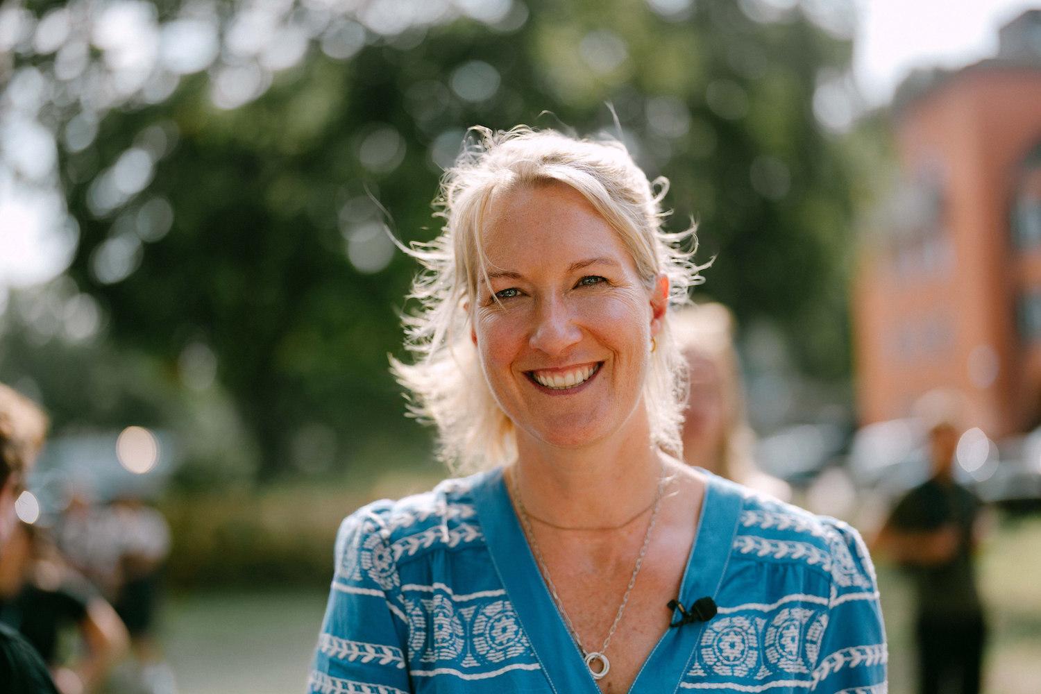 Die Künstlerin Rebecca Hawkins