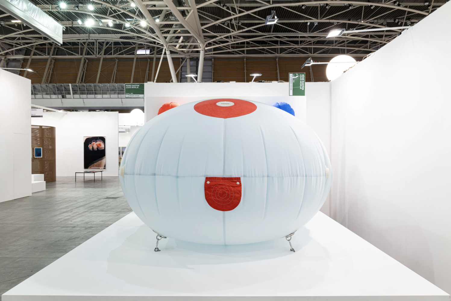 Installationsansicht Rose Easton, Artissima, Turin 2025