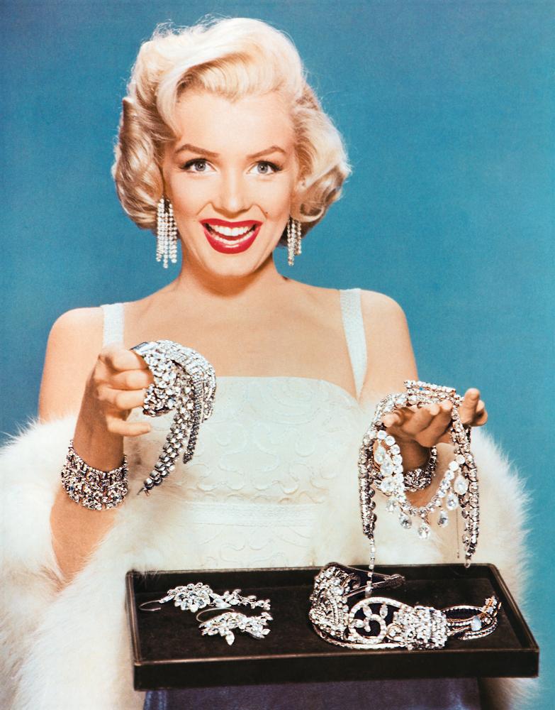 Marilyn Monroe mit Diamantschmuck, 1955