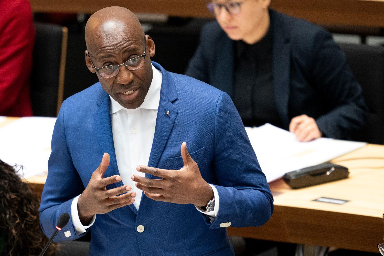 Berliner Kultursenator Joe Chialo (CDU) 2024 im Berliner Abgeordnetenhaus